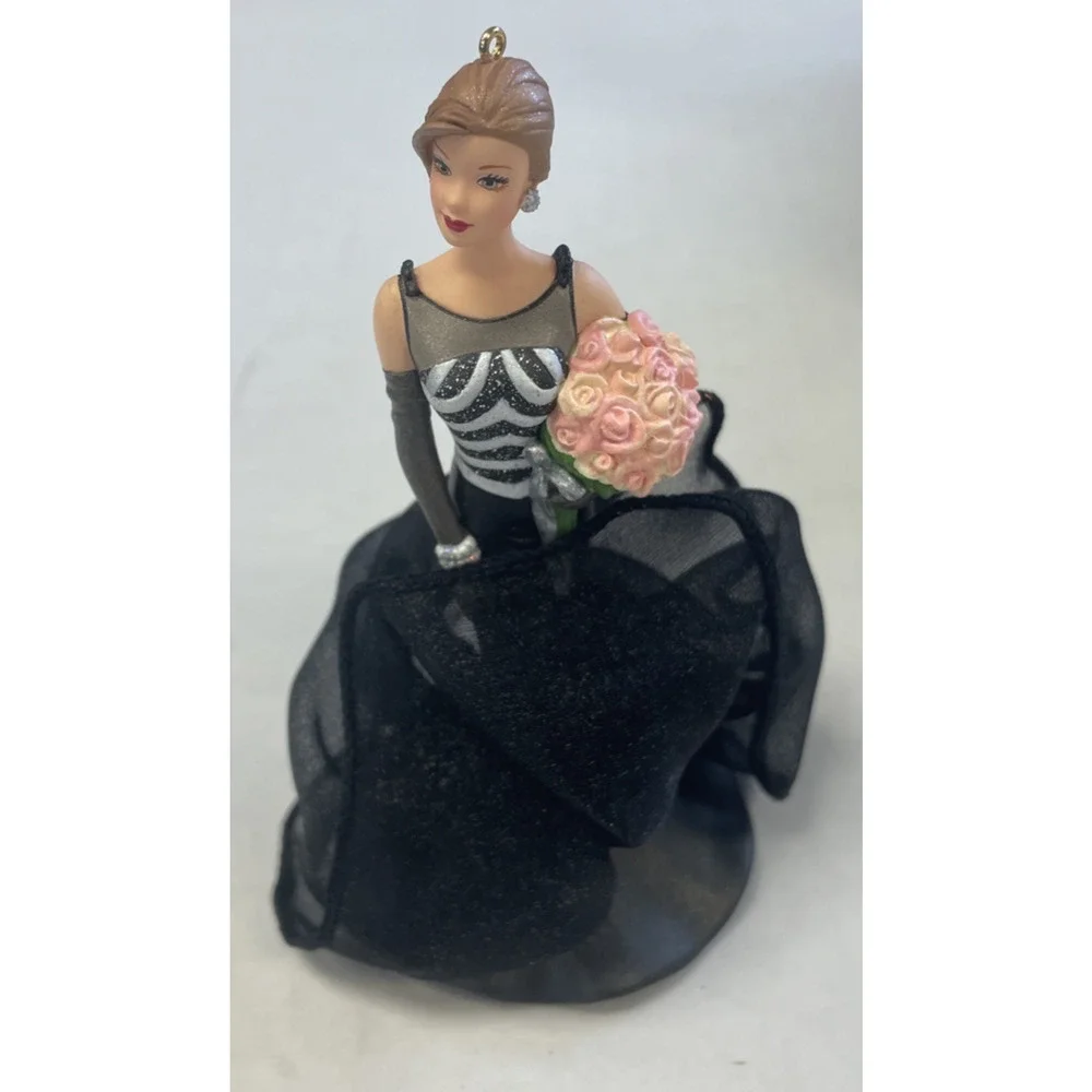 Hallmark Keepsake Christmas Ornament 40th Anniversary Barbie 1999
